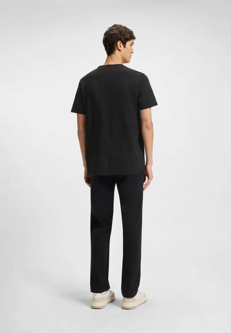 بوس تيشيرت بقصة عادية قطن سلا بلمسة شعار